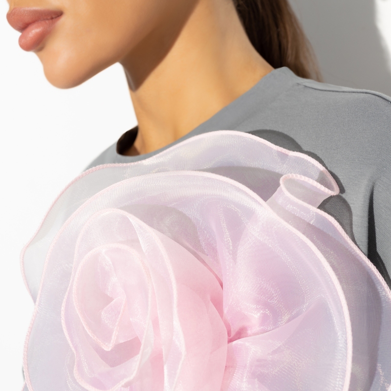 Футболка Летний каприз (с брошкой). Состав: 95% хлопок, 5% эластан