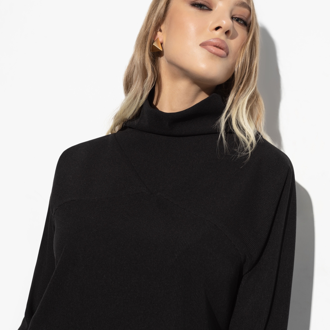 Туника Внутри красоты (блэк). Состав: 65% п/э, 30% вискоза, 5% эластан