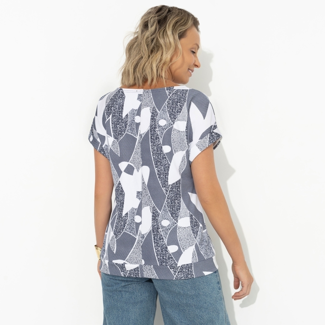 Футболка Жду чудо (leaves). Состав: 96% п/э, 4% эластан