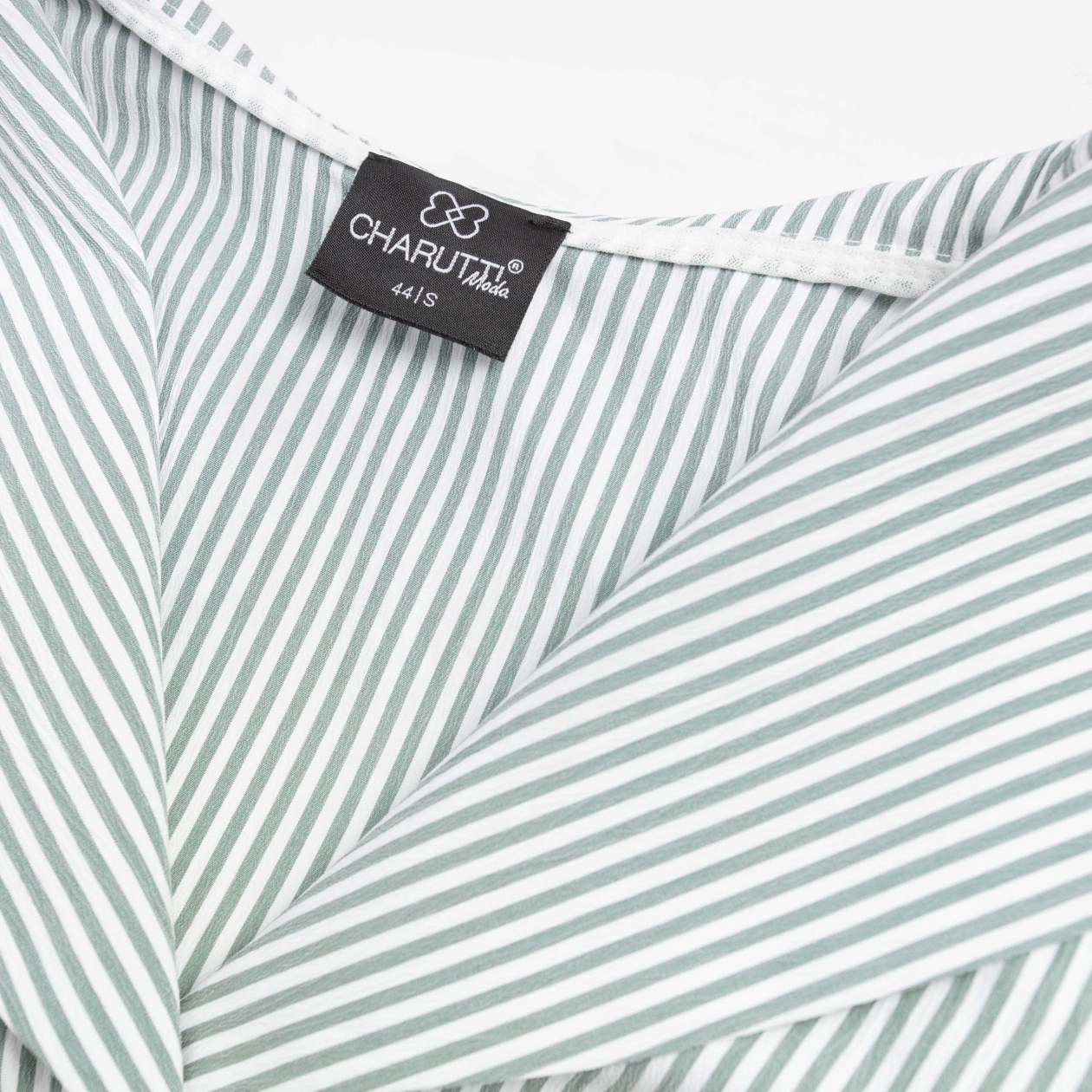 Блуза Кутюр в голове. Состав: 65% п/э, 30% вискоза, 5% спандекс