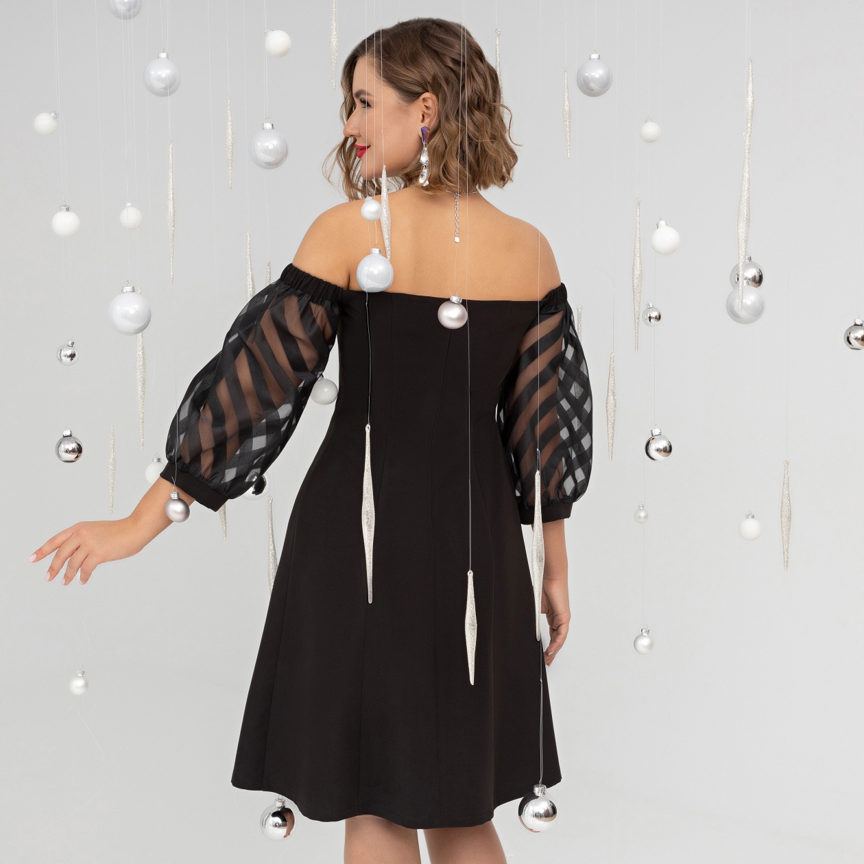 Платье Королева вечера (с силиконовыми лямками). Состав: 65% п/э, 30% вискоза, 5% эластан