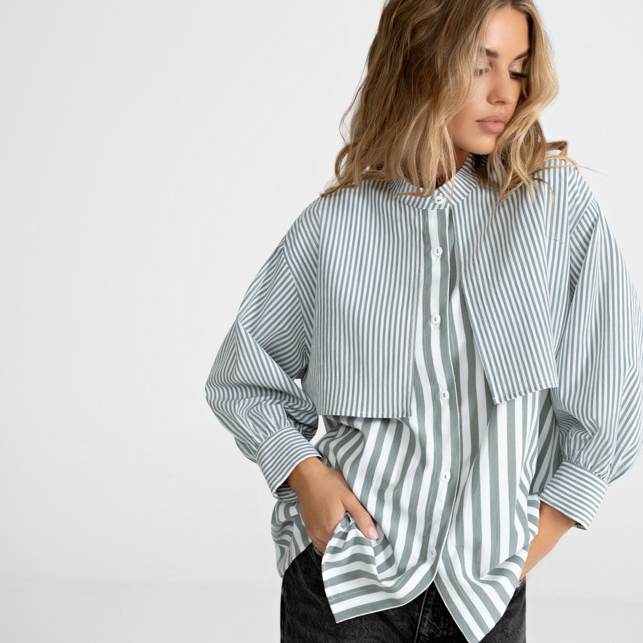 Вне конкуренции. Состав: 65% п/э, 30% вискоза, 5% спандекс