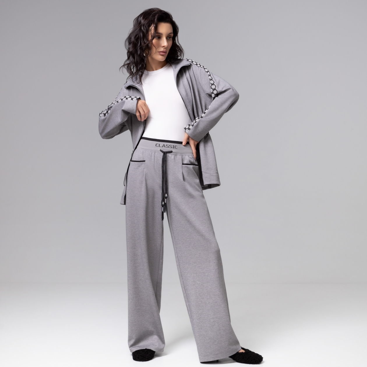 Брюки Красота в движении (серые). Состав: 35% п/э, 30% вискоза, 30% нейлон, 5% спандекс