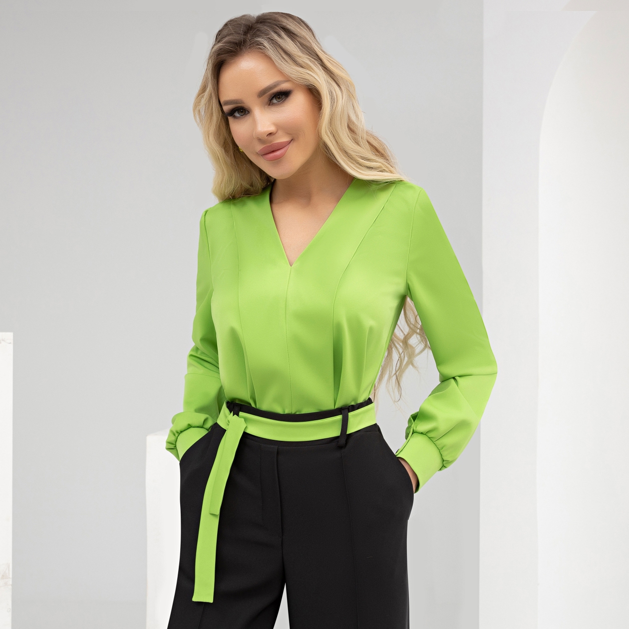 Блуза Твой личный манифест (сочное яблоко, с поясом). Состав: 65% п/э, 30% вискоза, 5% эластан