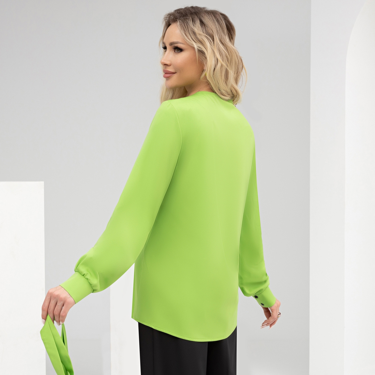 Блуза Твой личный манифест (сочное яблоко, с поясом). Состав: 65% п/э, 30% вискоза, 5% эластан