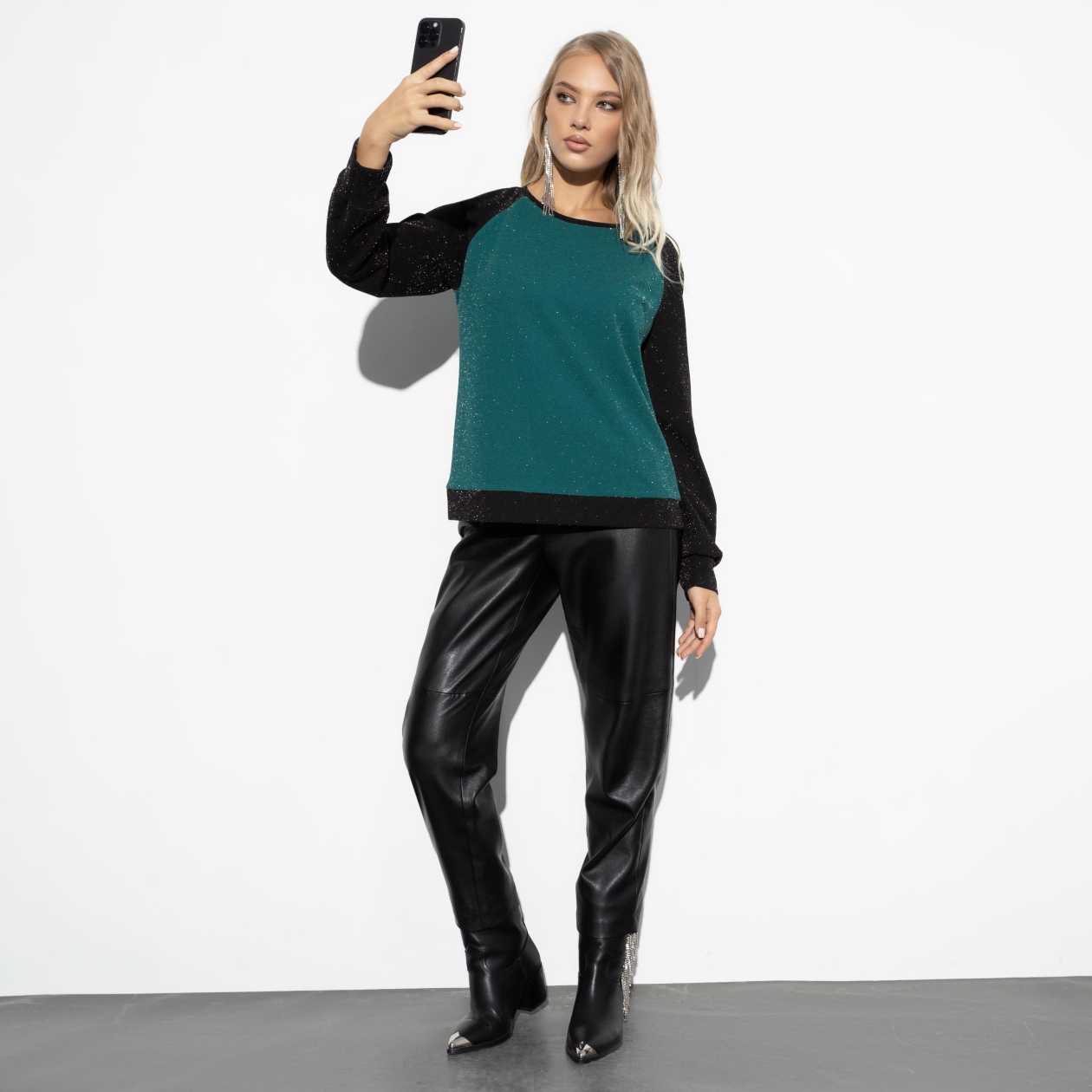 Фантазия на тему (яркая). Состав: 93% п/э, 3% металлическая нить, 4% спандекс