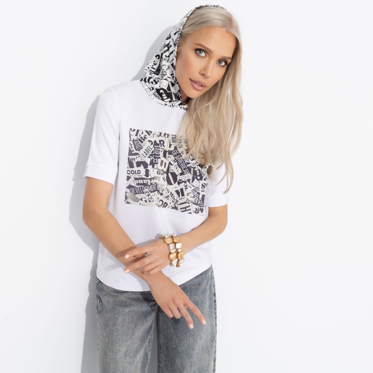 Футболка Увлечена собой (графика). Состав: 65% п/э, 30% вискоза, 5% стрейч