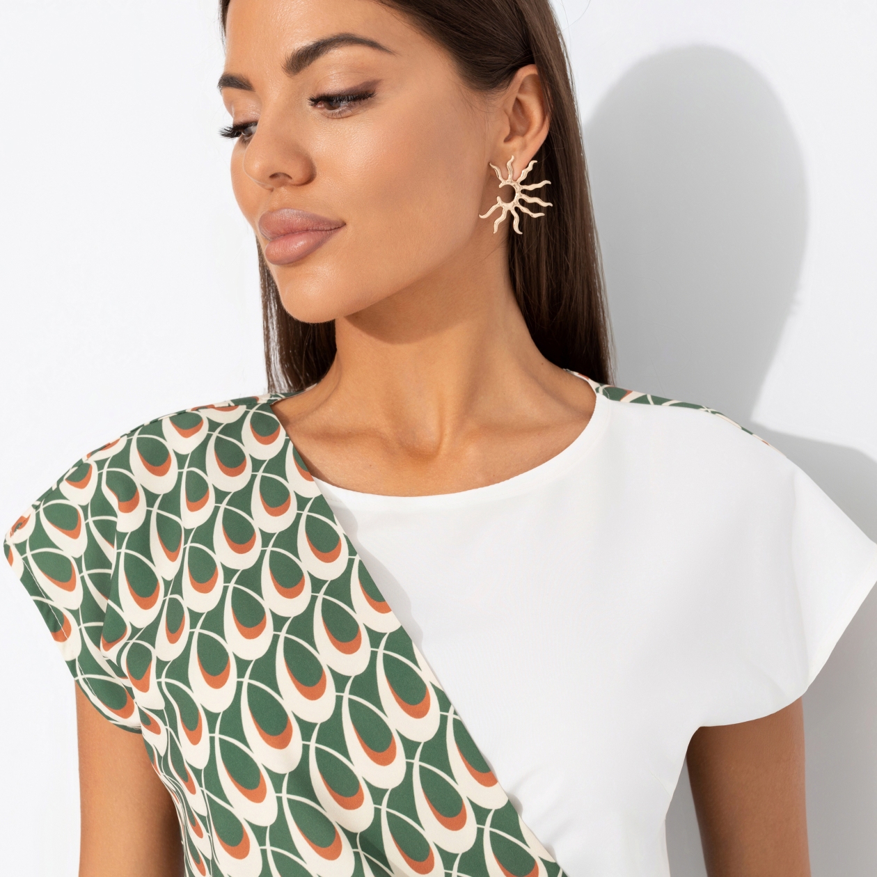 Блуза Все взгляды - на прекрасное (яркая). Состав: 95% п/а, 5% эластан