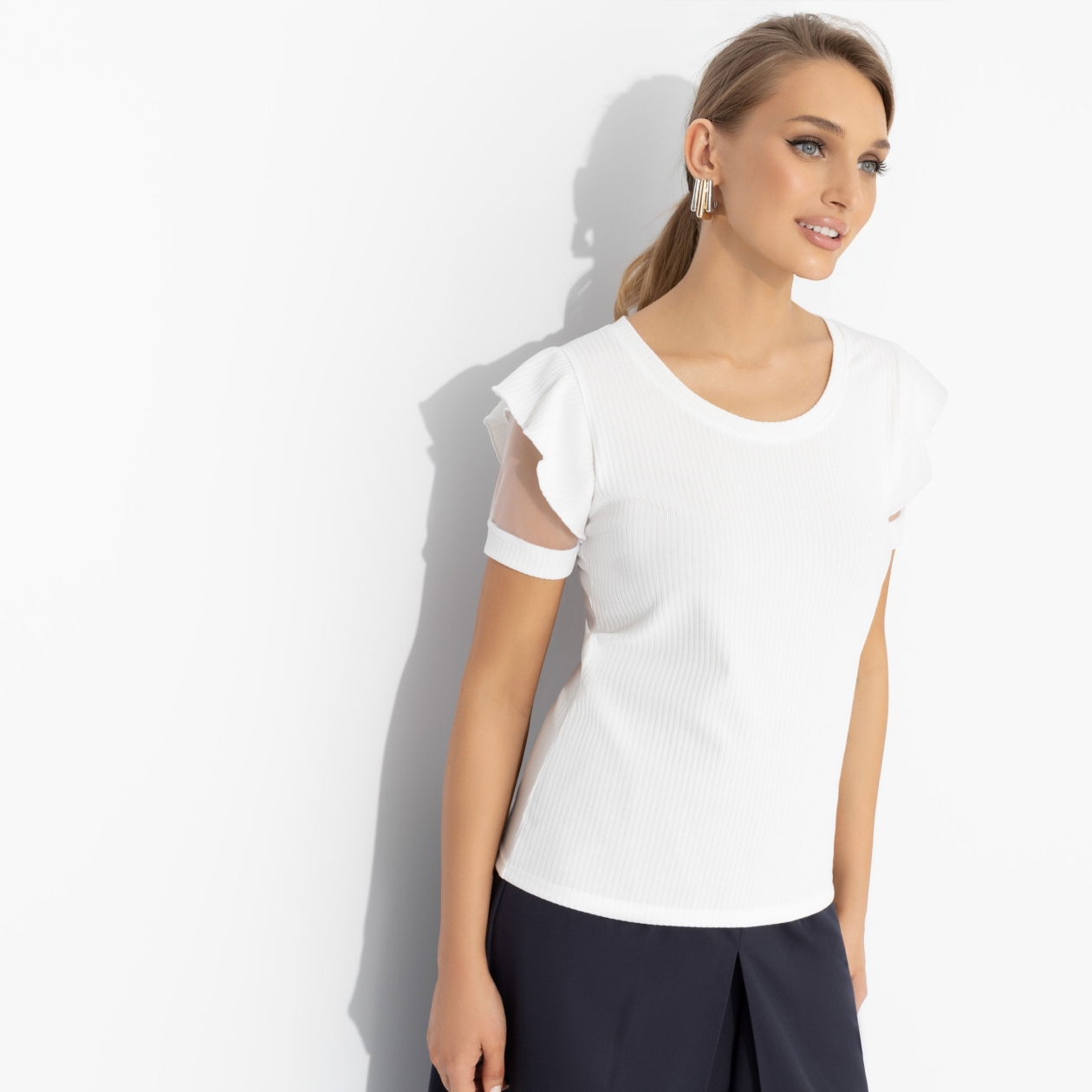 Футболка Высокая мода без усилий (white). Состав: 65% п/э, 30% вискоза, 5% спандекс