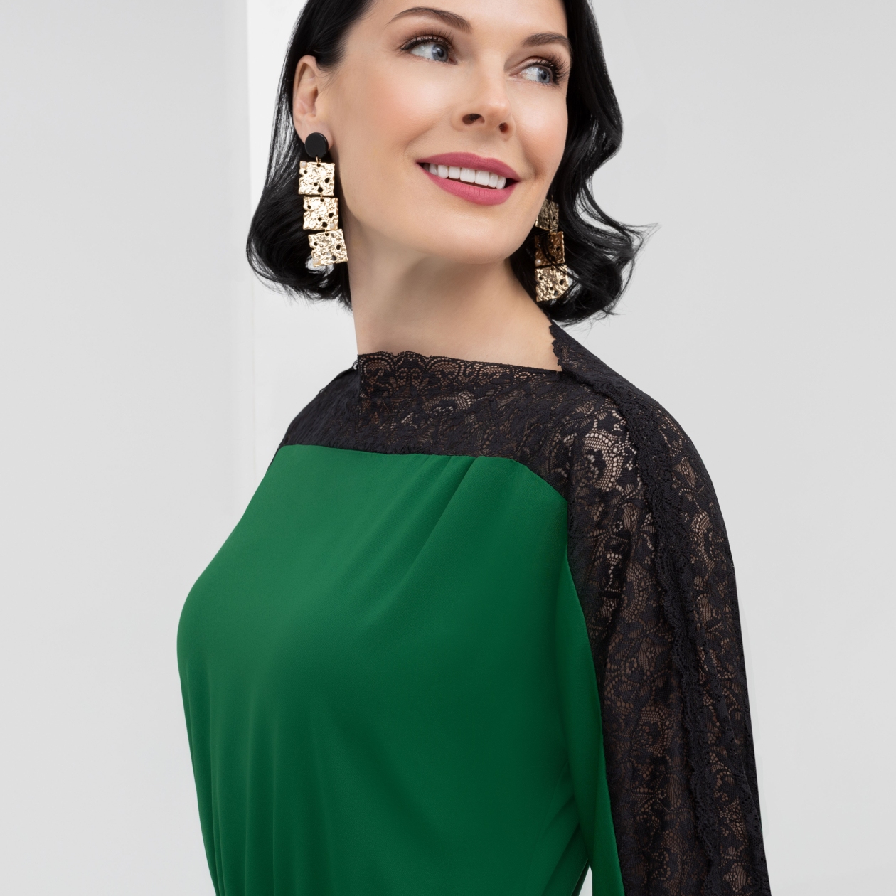 Платье Парижский десерт (изумруд, с ремешком). Состав: 65% п/э, 30% вискоза, 5% эластан