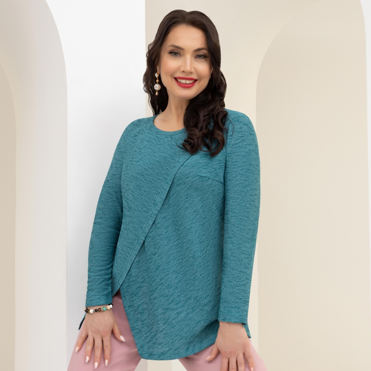 Блуза Живем красотой. Состав: 65% п/э, 30% вискоза, 5% эластан