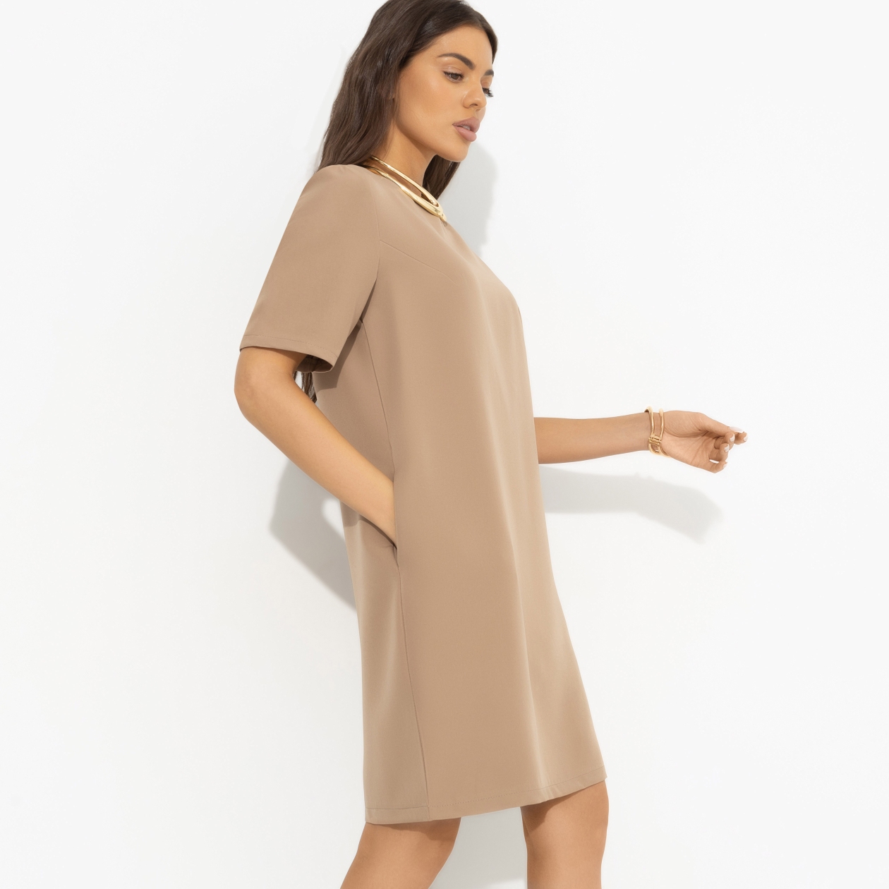 Платье Виртуальные будни (beige). Состав: 60% полиэстер, 37% вискоза, 3% спандекс