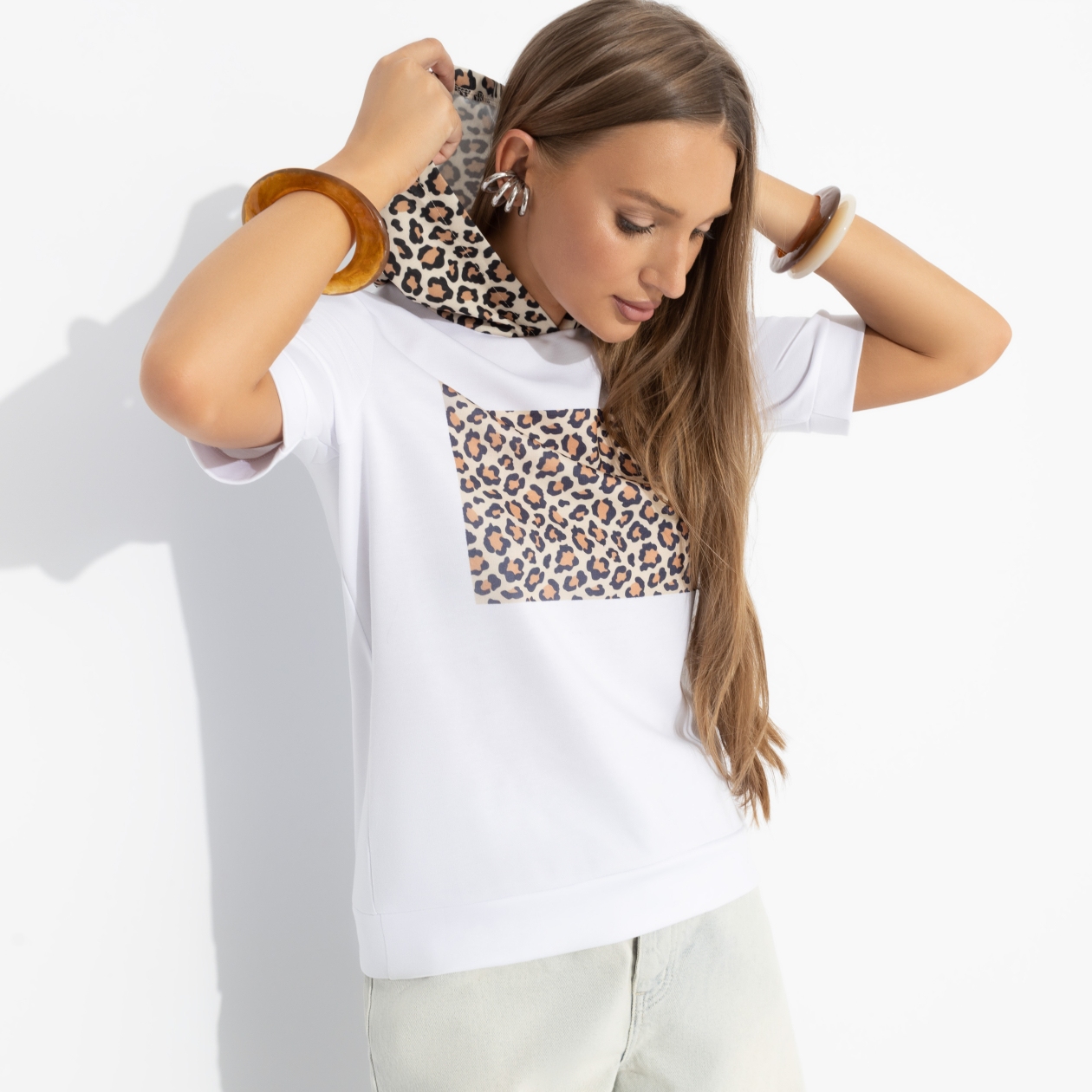 Футболка Увлечена собой (safari). Состав: 65% п/э, 30% вискоза, 5% стрейч