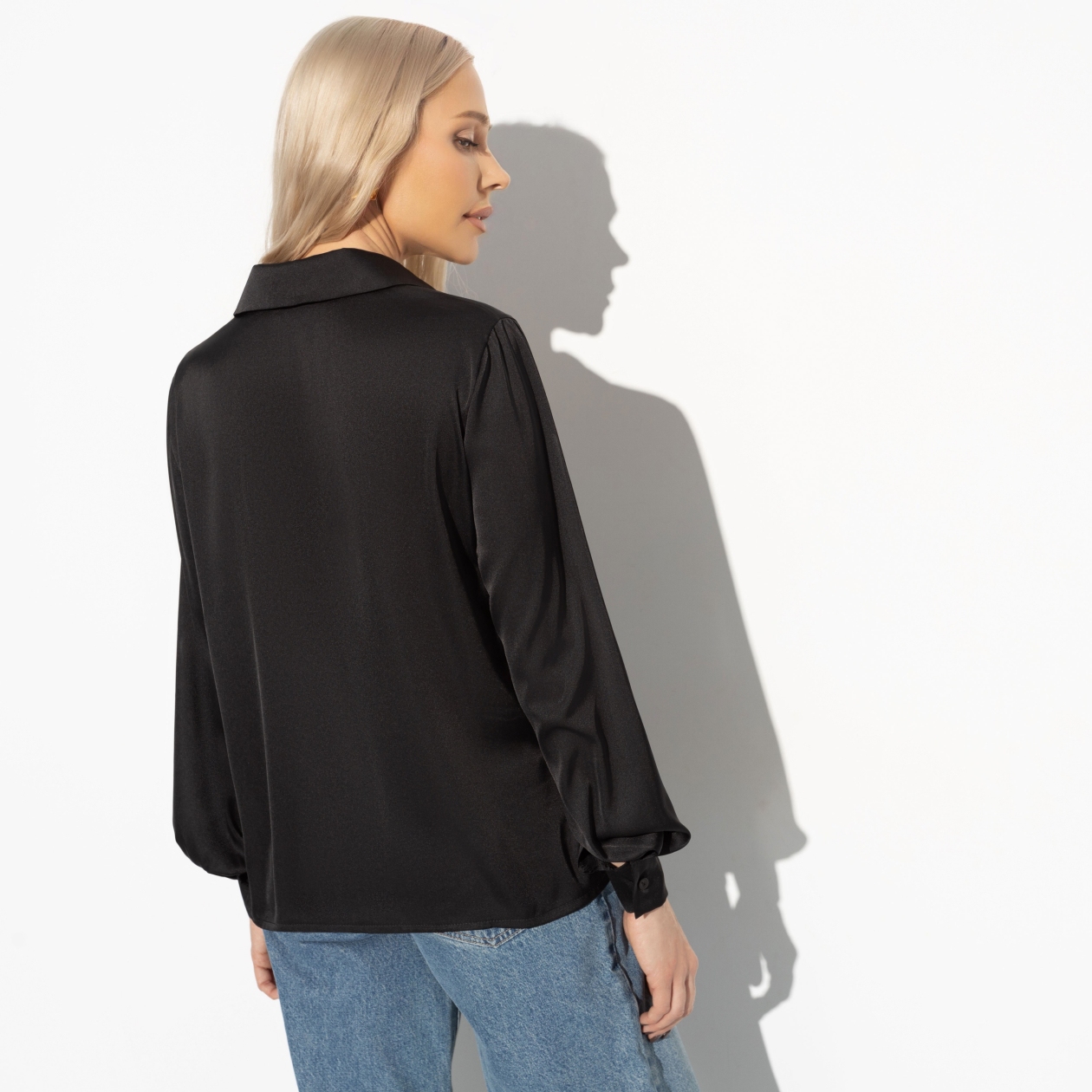 Цветущее очарование (черная). Состав: 97% полиэстер, 3% спандекс