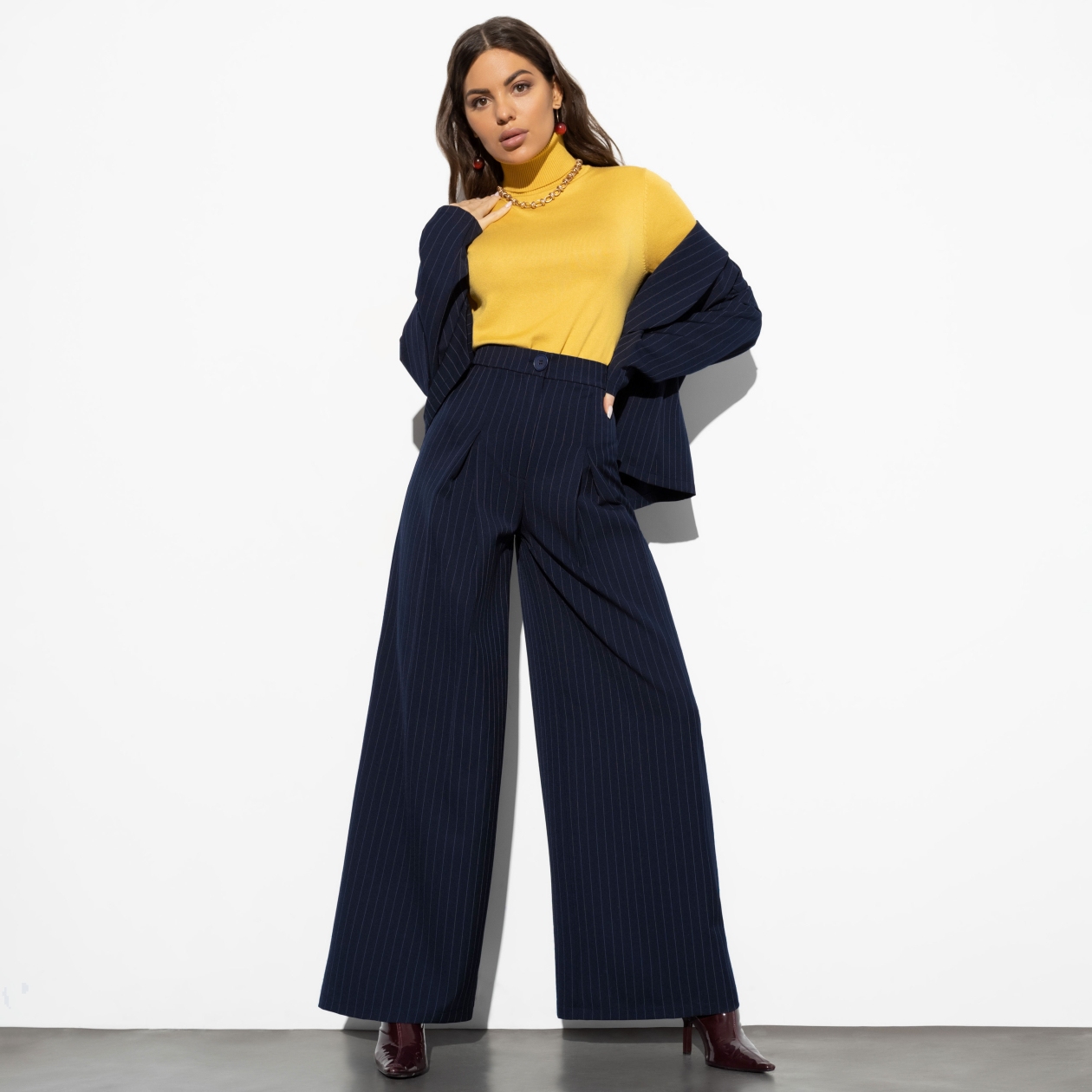 Брюки Фирменный знак леди (new). Состав: 60% полиэстер, 37% вискоза, 3% спандекс