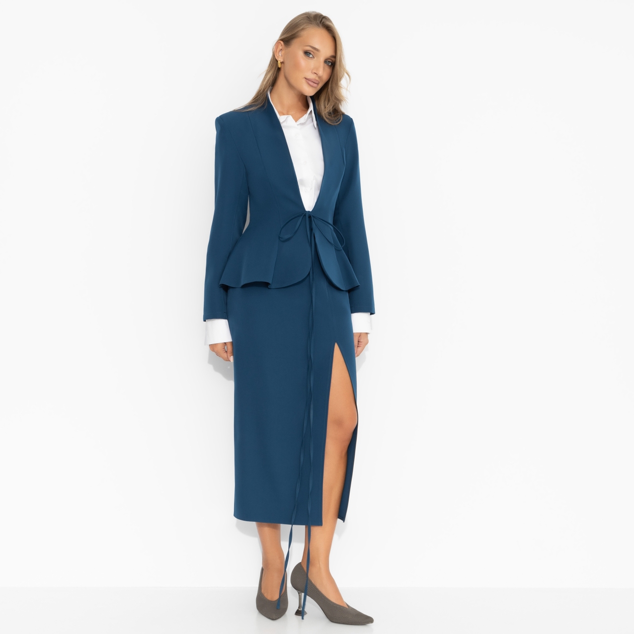 Костюм с юбкой Глубина цвета (2 в 1). Состав: 95% полиэстер, 5% эластан
