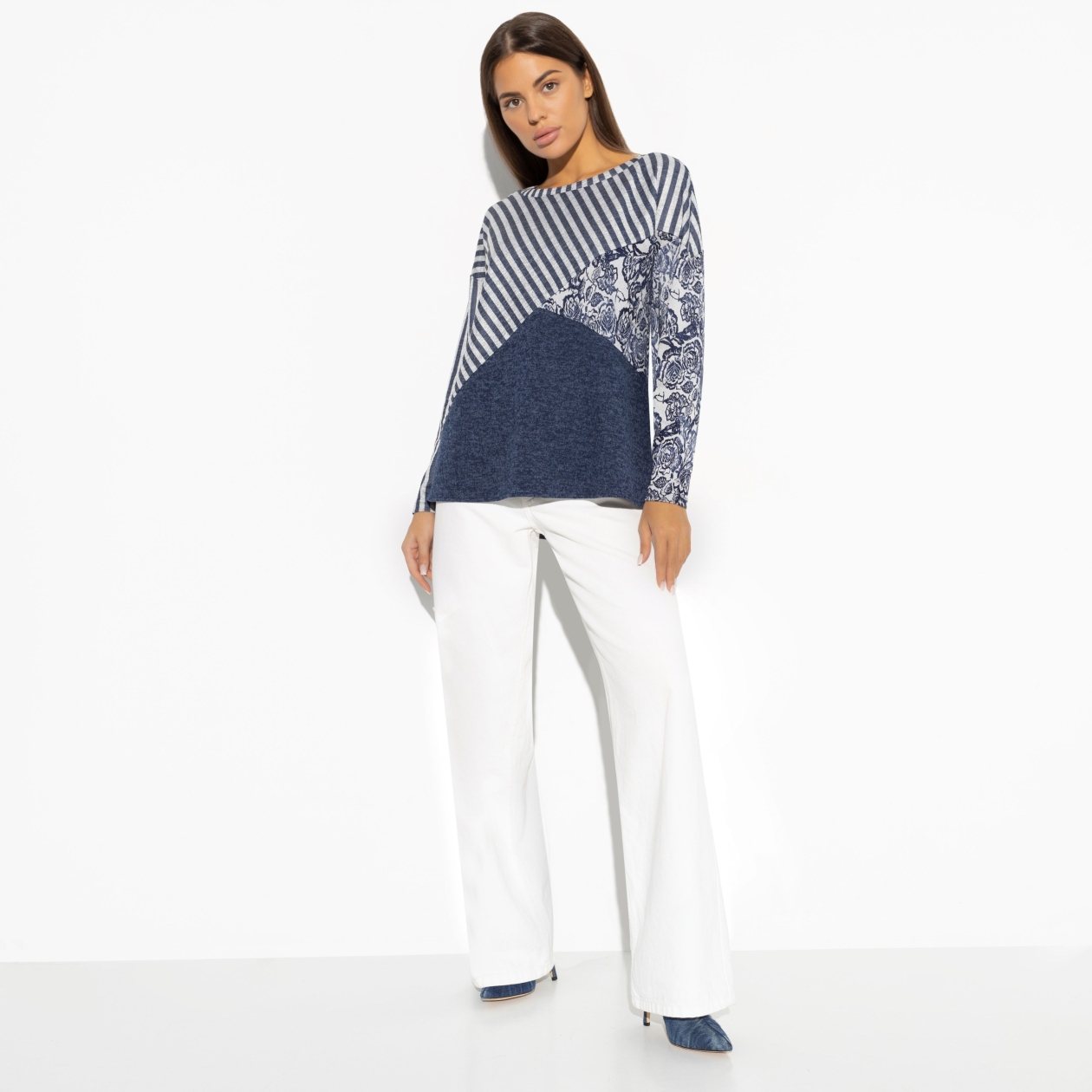 Туника Геометрия стиля (неповторимая). Состав: 65% п/э, 30% вискоза, 4% эластан, 1% мет. нить