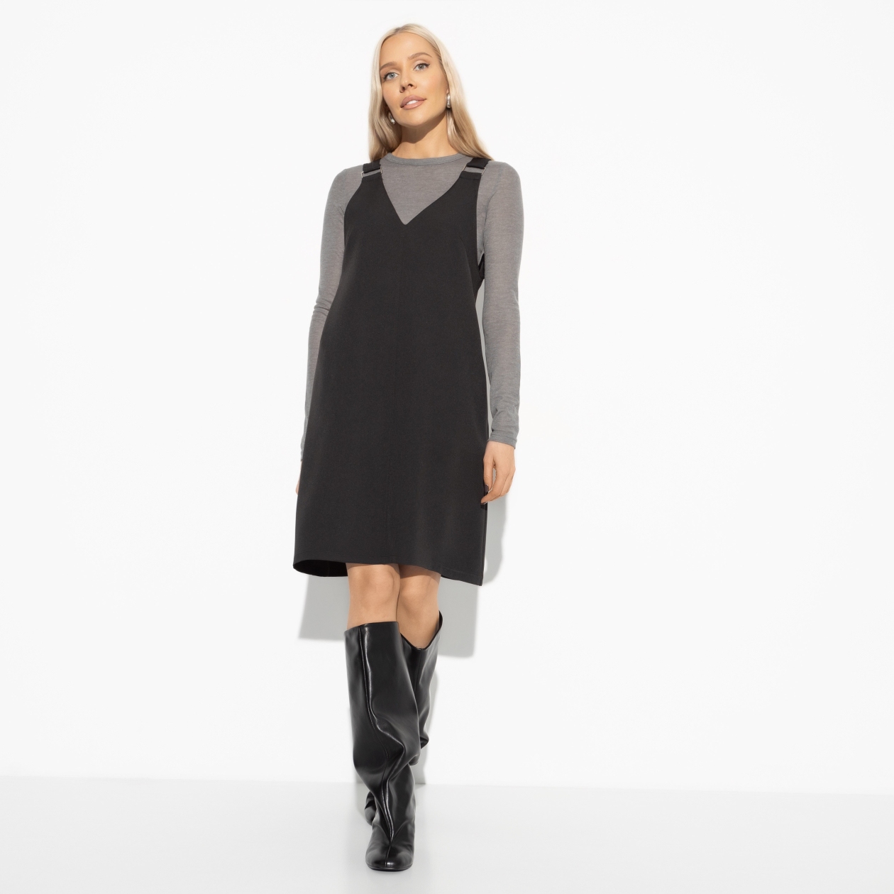 Сарафан Просто космос (black). Состав: 60% полиэстер, 37% вискоза, 3% спандекс