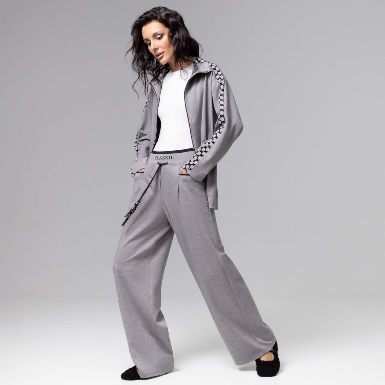 Брюки Красота в движении (серые). Состав: 35% п/э, 30% вискоза, 30% нейлон, 5% спандекс