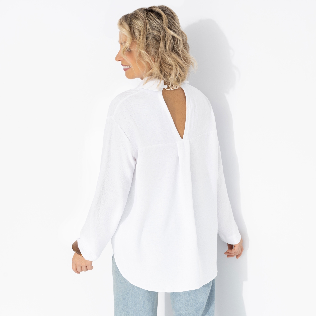 Создала себя сама (белая). Состав: 65% п/э, 30% вискоза, 5% эластан