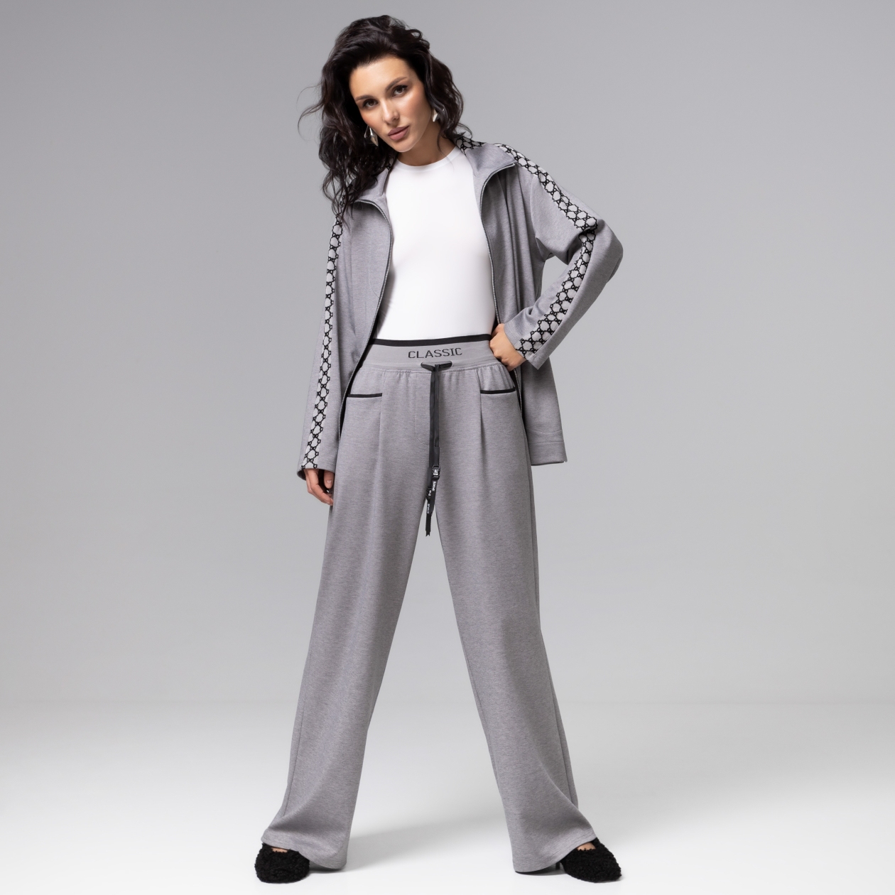 Брюки Красота в движении (серые). Состав: 35% п/э, 30% вискоза, 30% нейлон, 5% спандекс