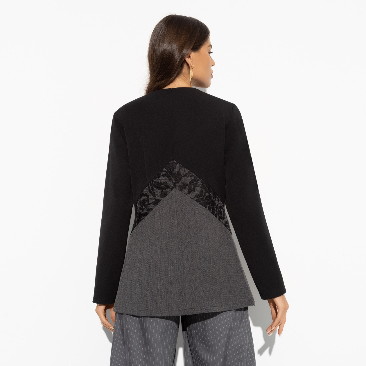 Жакет Модное сотрудничество. Состав: 65% п/э, 30% вискоза, 5% спандекс