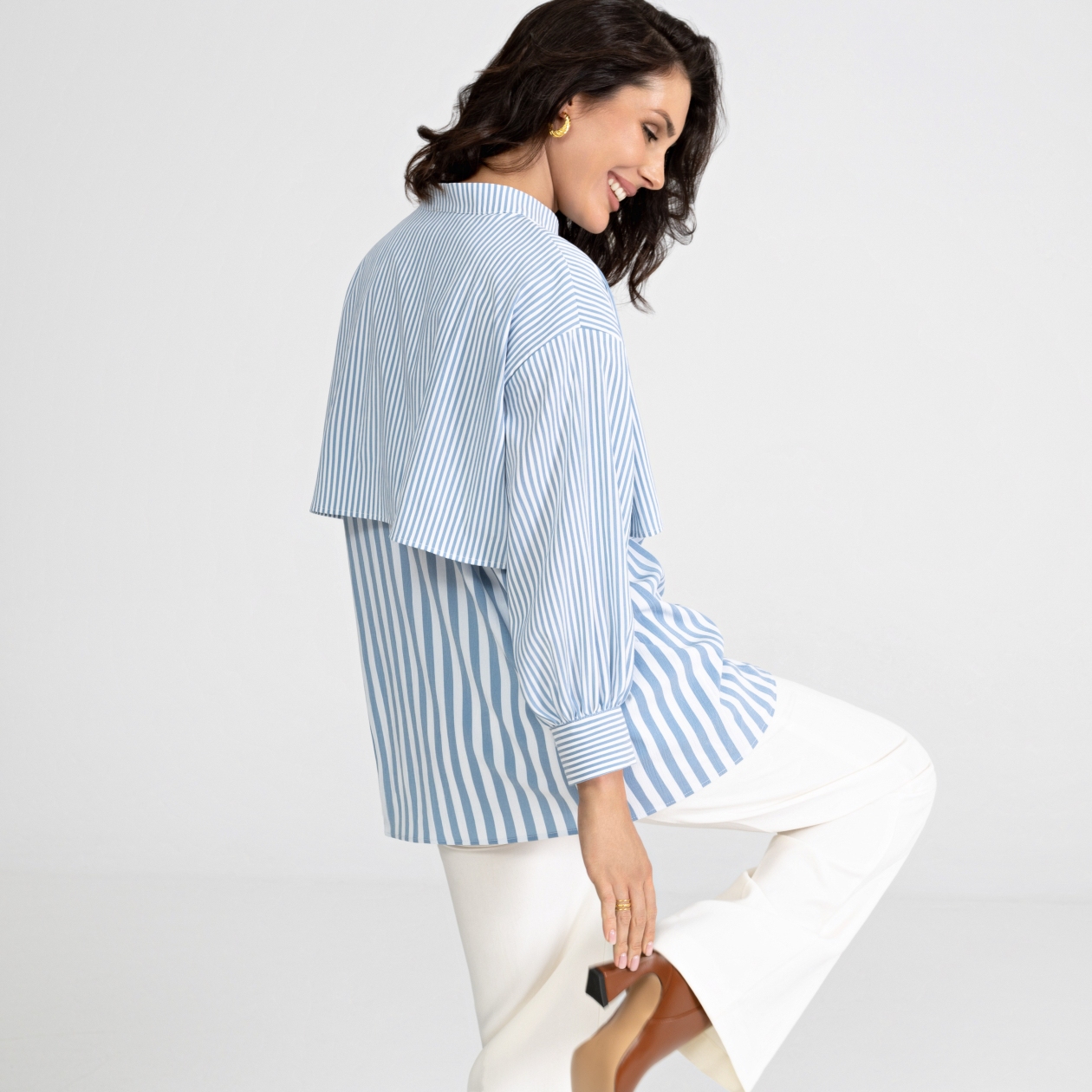 Вне конкуренции (beauty blue). Состав: 65% п/э, 30% вискоза, 5% спандекс