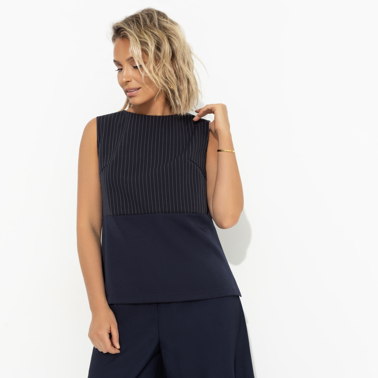 Блуза Кейт Мосс отдыхает . Состав: 96% п/э, 4% спандекс