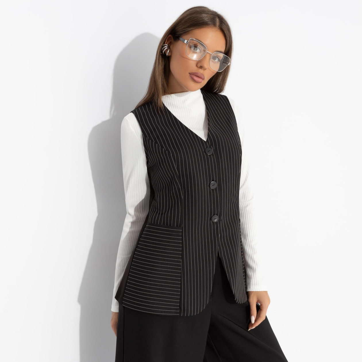 Налёт драмы (чёрный). Состав: 60% полиэстер, 37% вискоза, 3% спандекс