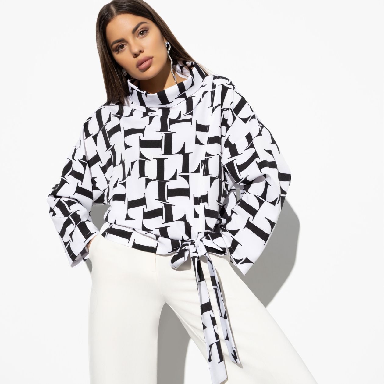 Блуза Сила комплиментов. Состав: 95% полиэстер, 5% эластан