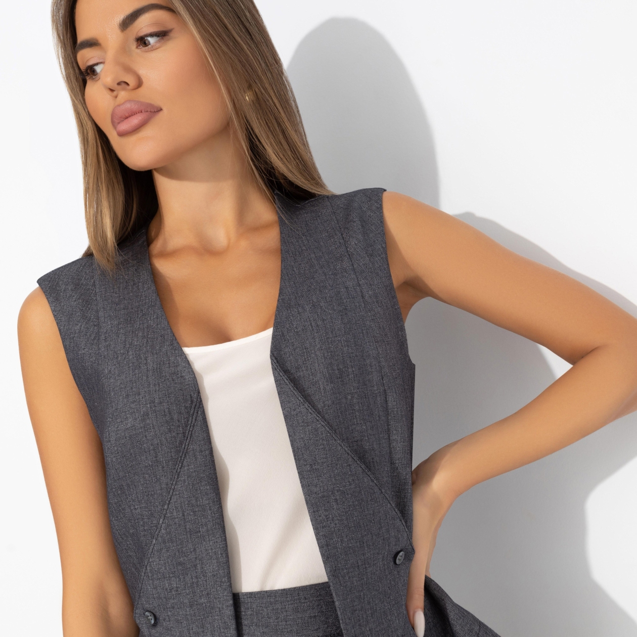 Дело стиля. Состав: 75% полиэстер, 20% вискоза, 5% эластан