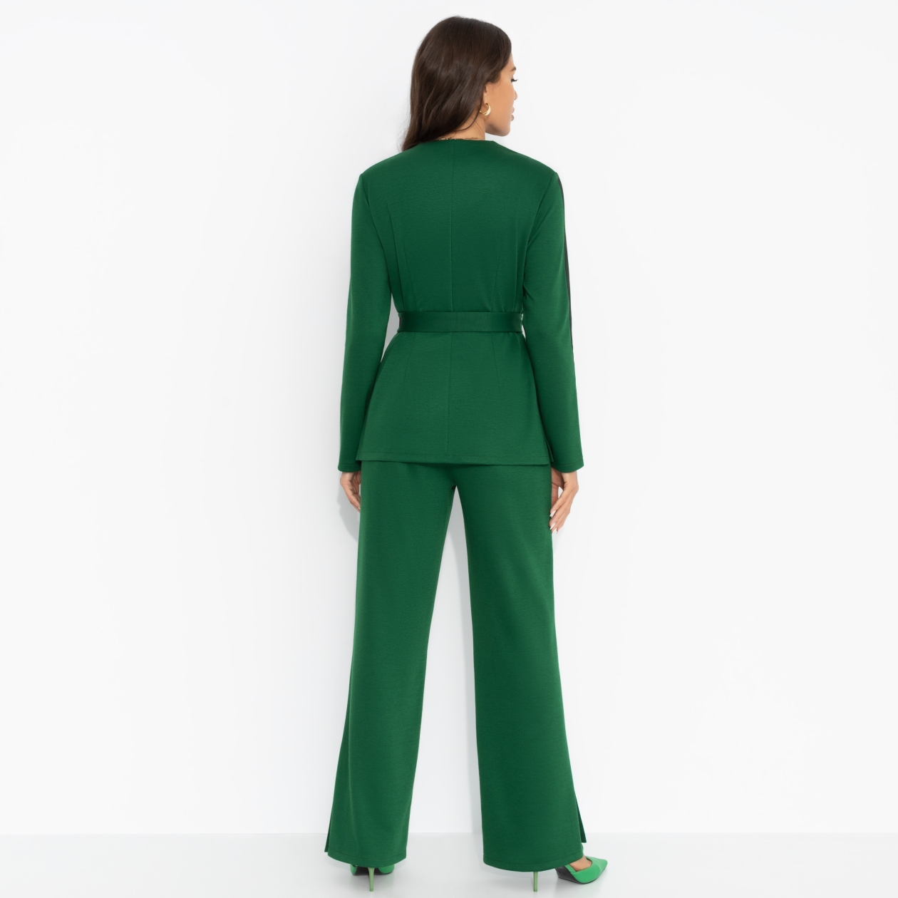 Брючный костюм Личное превосходство (изумруд, 2 в 1, с поясом). Состав: 65% п/э, 30% вискоза, 5% спандекс
