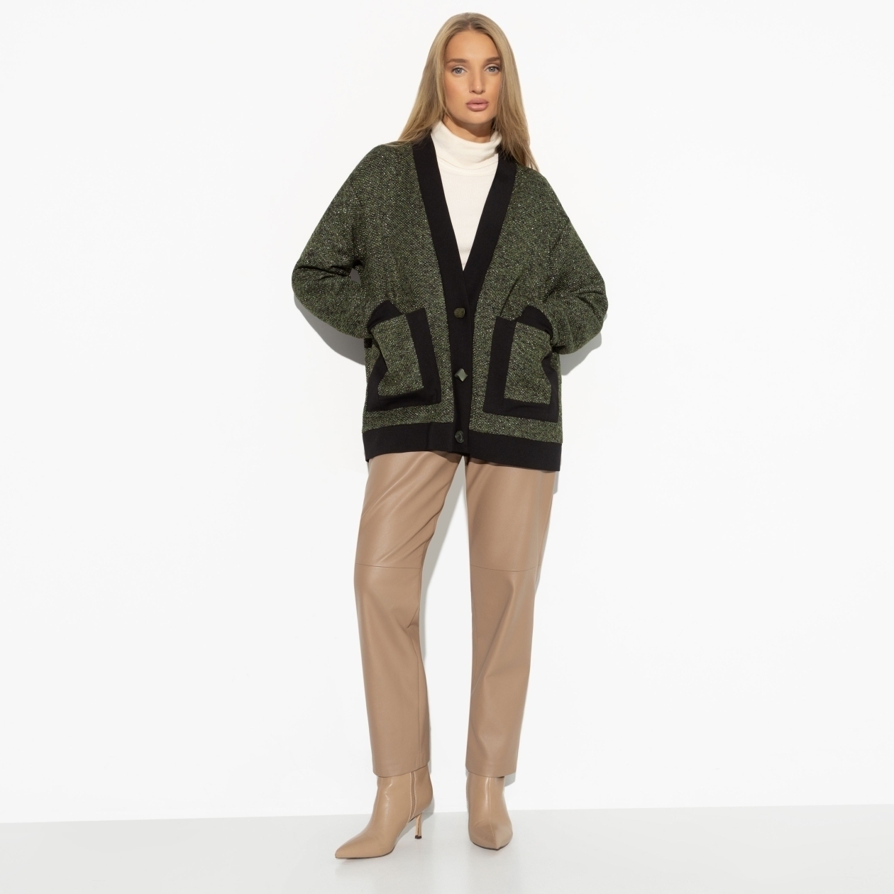 В модном режиме. Состав: 50% хлопок, 49% акрил, 1% металлизированная нить