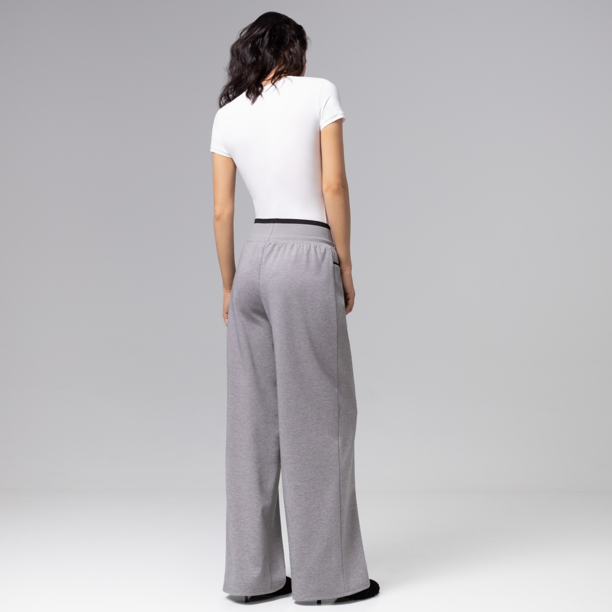 Брюки Красота в движении (серые). Состав: 35% п/э, 30% вискоза, 30% нейлон, 5% спандекс