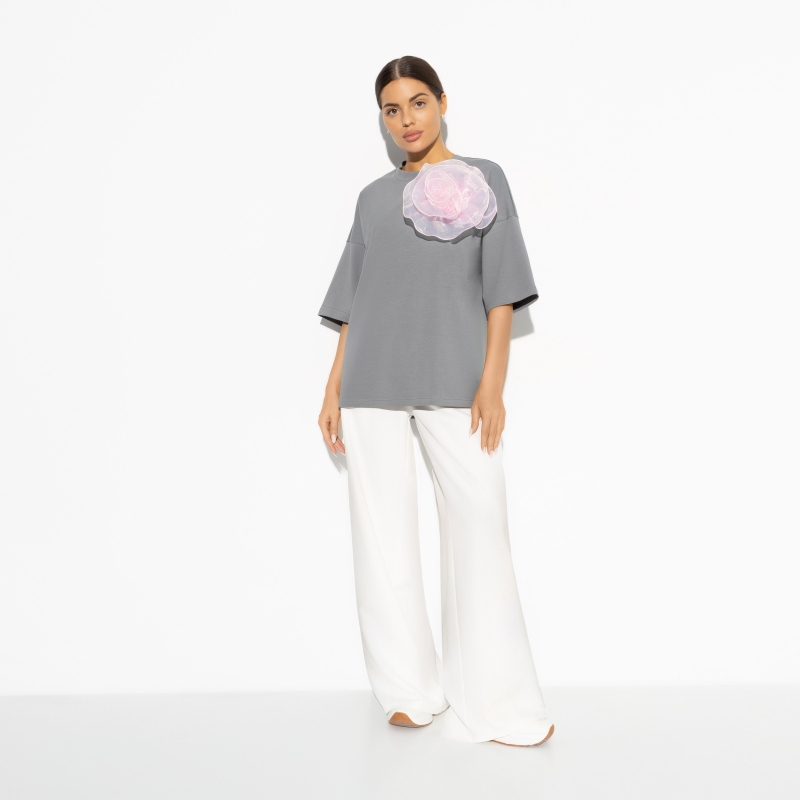 Футболка Летний каприз (с брошкой). Состав: 95% хлопок, 5% эластан