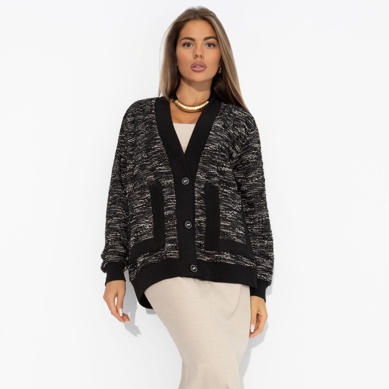 В модном режиме (black). Состав: 65% п/э, 30% акрил, 5% спандекс