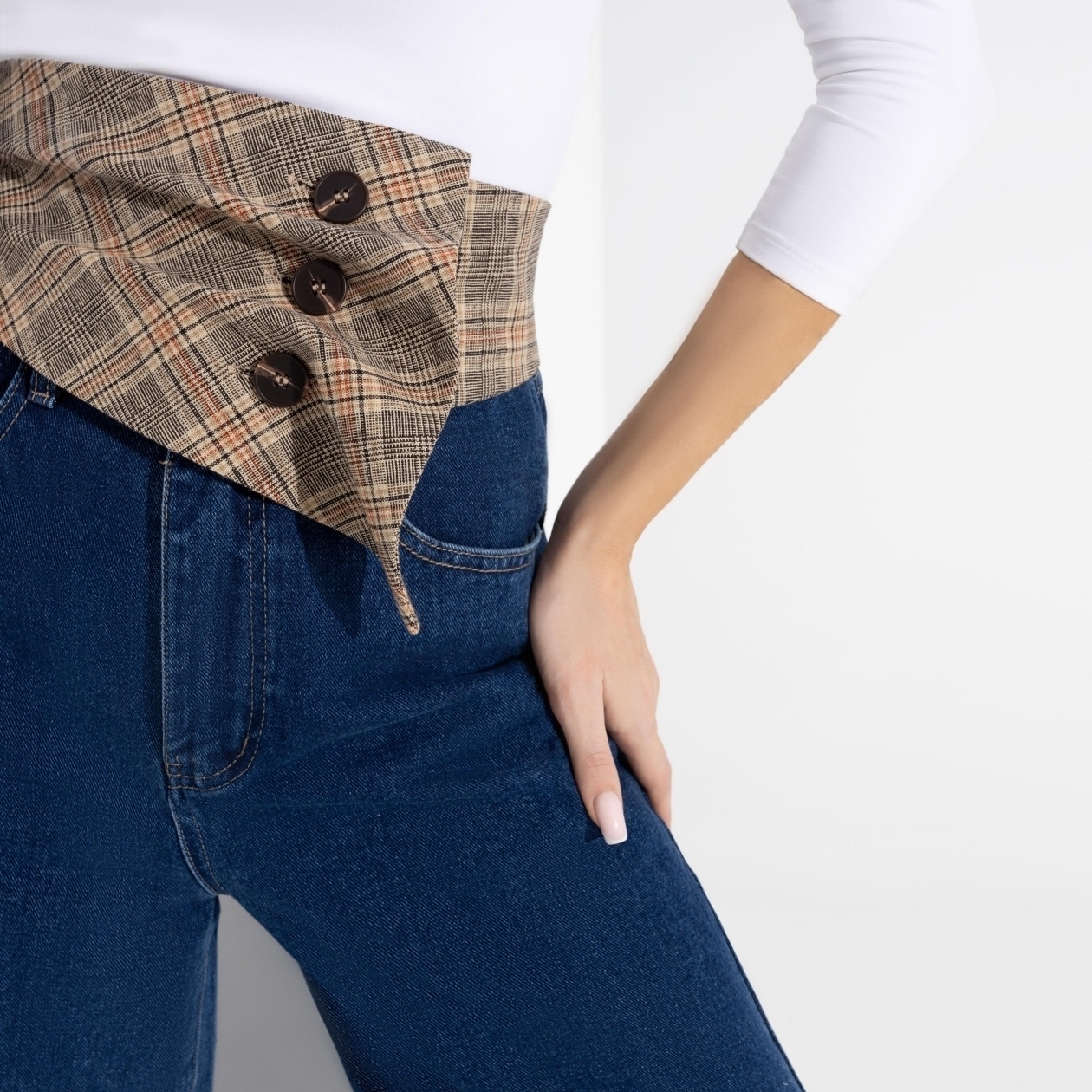 Фэшн-элемент. Состав: 65% п/э, 30% вискоза, 5% спандекс