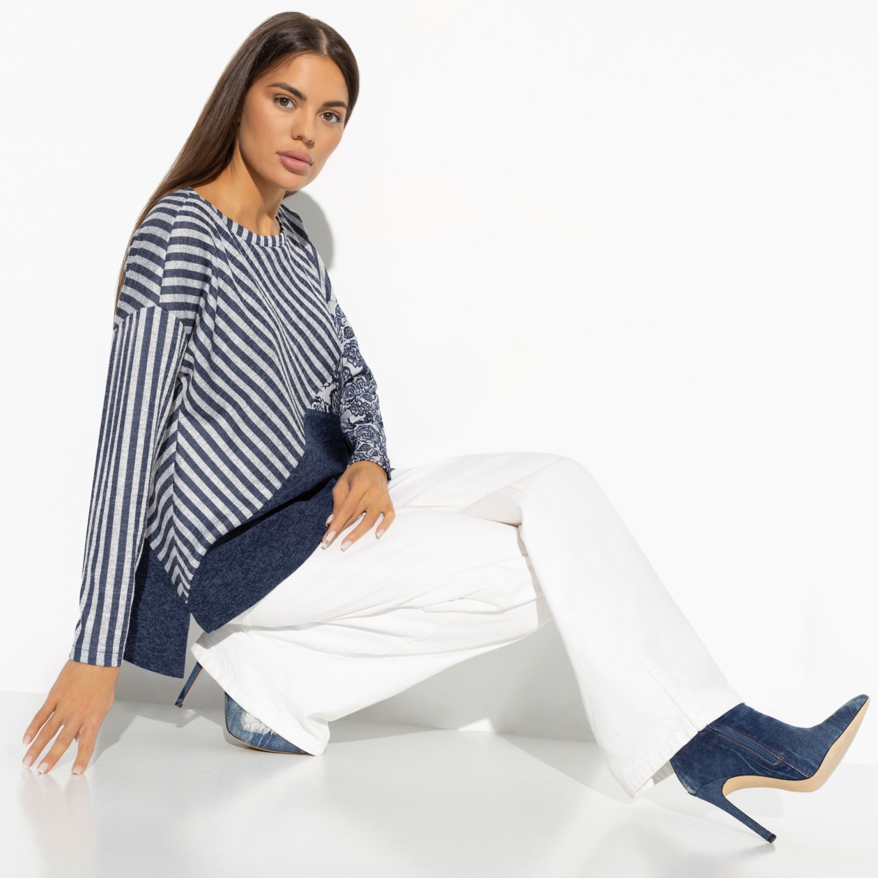 Туника Геометрия стиля (неповторимая). Состав: 65% п/э, 30% вискоза, 4% эластан, 1% мет. нить