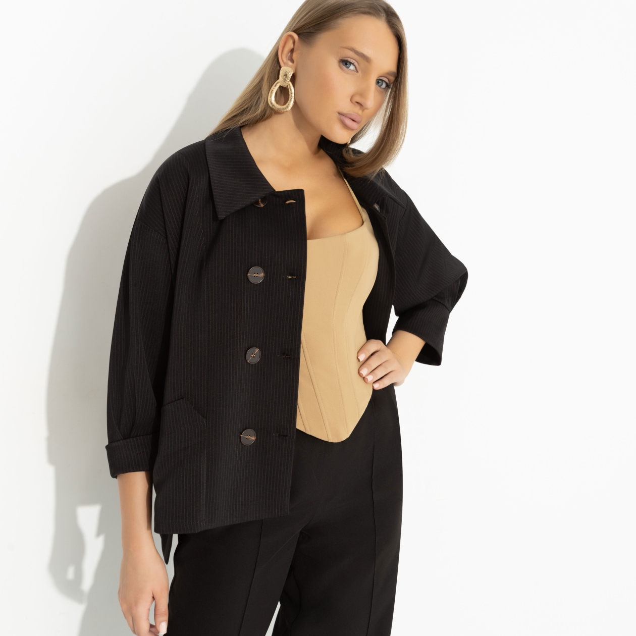 Жакет Безупречные манеры (черный). Состав: 75% полиэстер, 20% вискоза, 5% спандекс