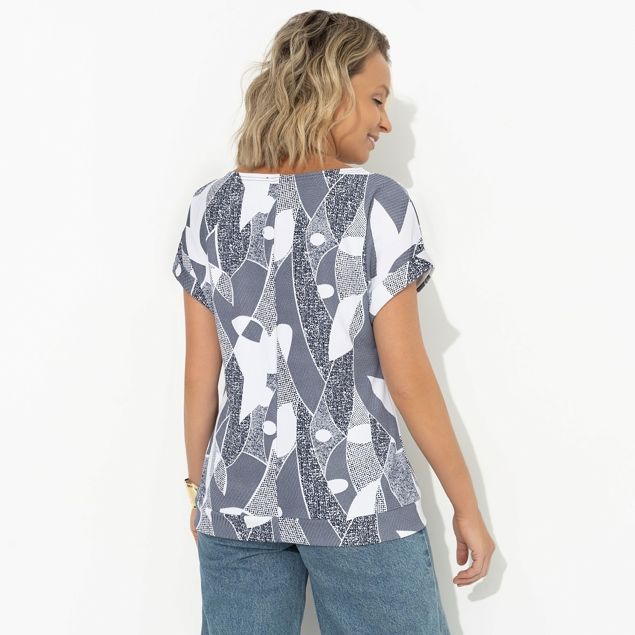 Футболка Жду чудо (leaves). Состав: 96% п/э, 4% эластан