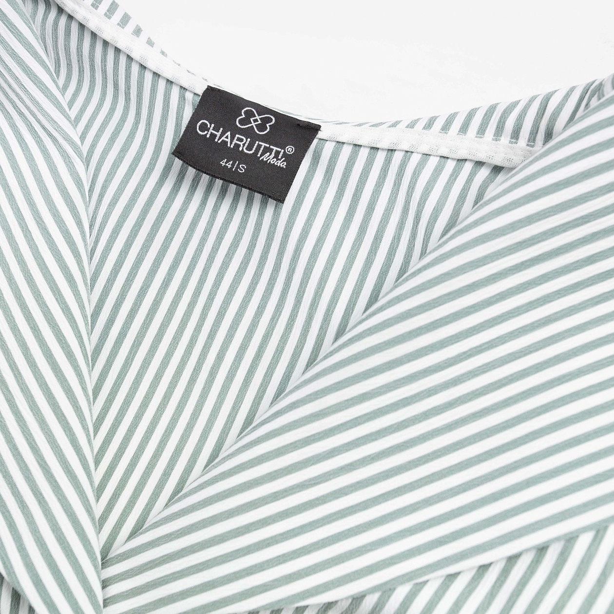 Блуза Кутюр в голове. Состав: 65% п/э, 30% вискоза, 5% спандекс