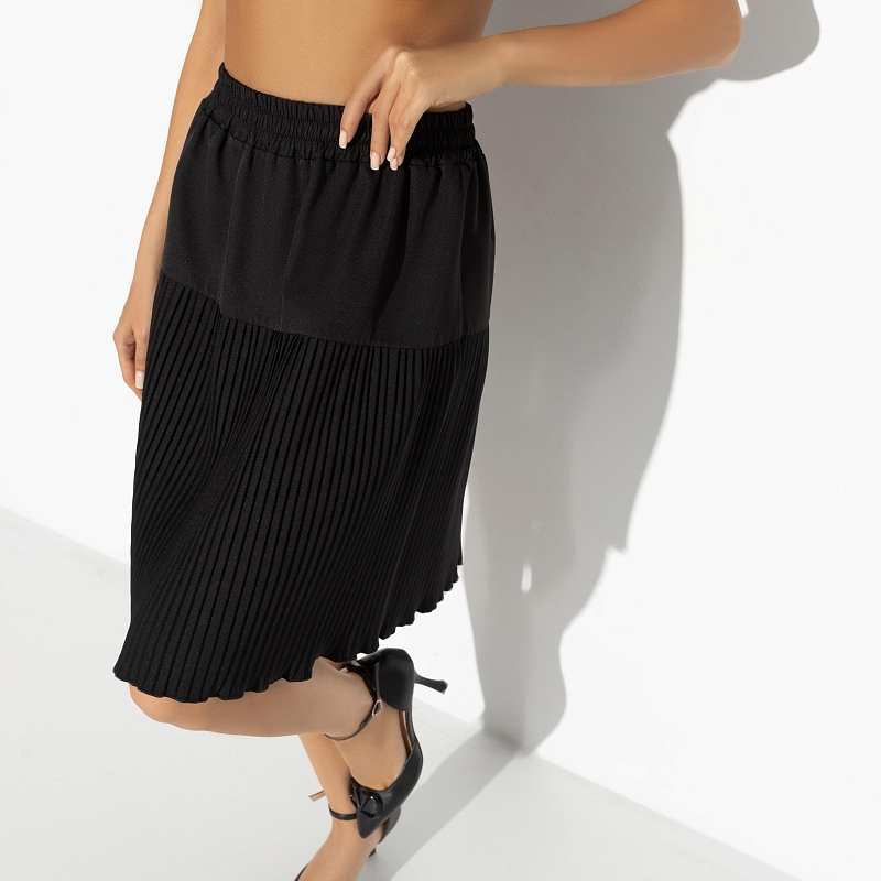 Костюм с юбкой Мелодия любви (2 в 1). Состав: 60% п/э, 37% вискоза, 3% спандекс