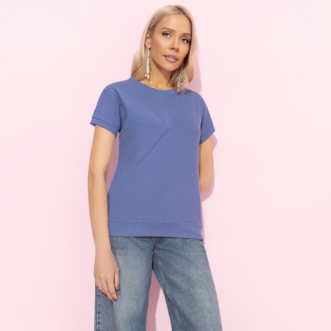 Футболка Искусство строить глазки (синий). Состав: 65% полиэстер, 30% вискоза, 5% спандекс