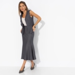 Дело стиля. Состав: 75% полиэстер, 20% вискоза, 5% эластан