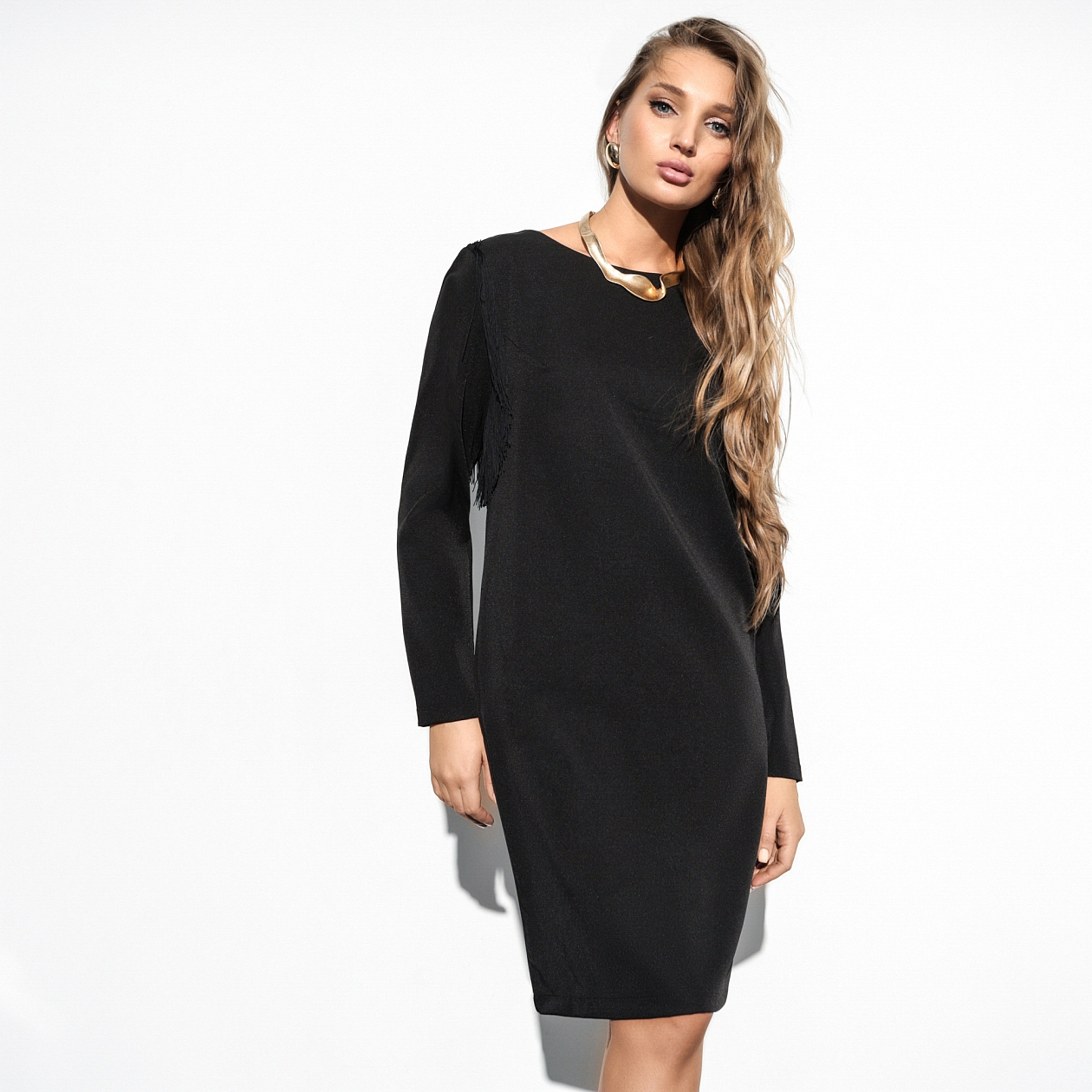 Платье Обгоняя конкуренток. Состав: 96% п/э, 4% эластан