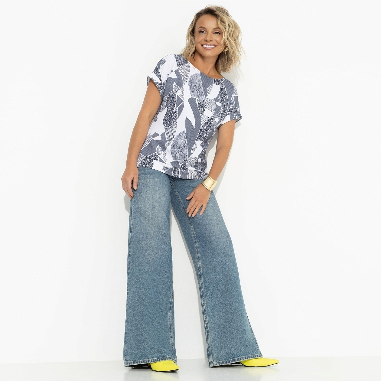 Футболка Жду чудо (leaves). Состав: 96% п/э, 4% эластан