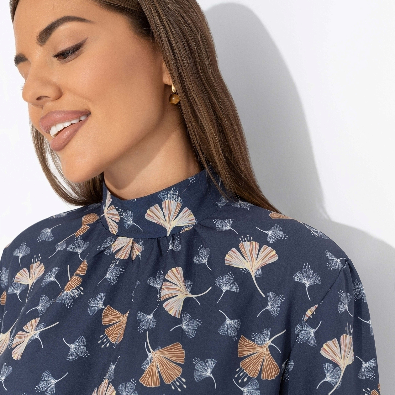 Блуза Драма в деталях. Состав: 65% п/э, 30% вискоза, 5% эластан