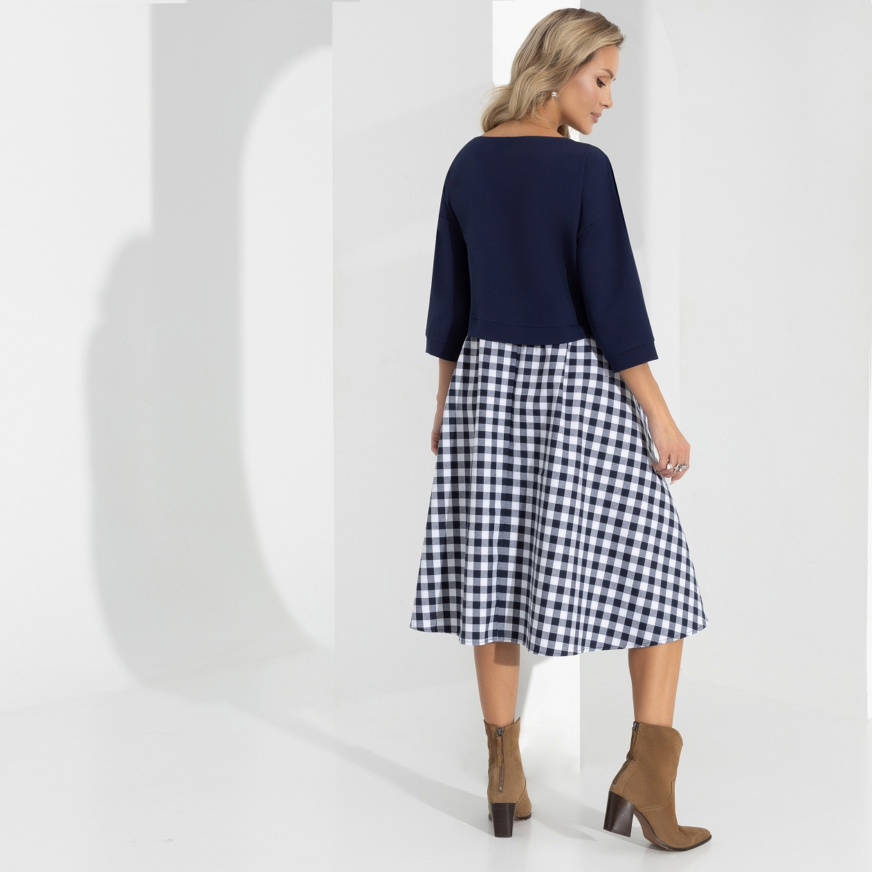 Платье На волне с трендами (тайна). Состав: 60% полиэстер, 37% вискоза, 3% спандекс