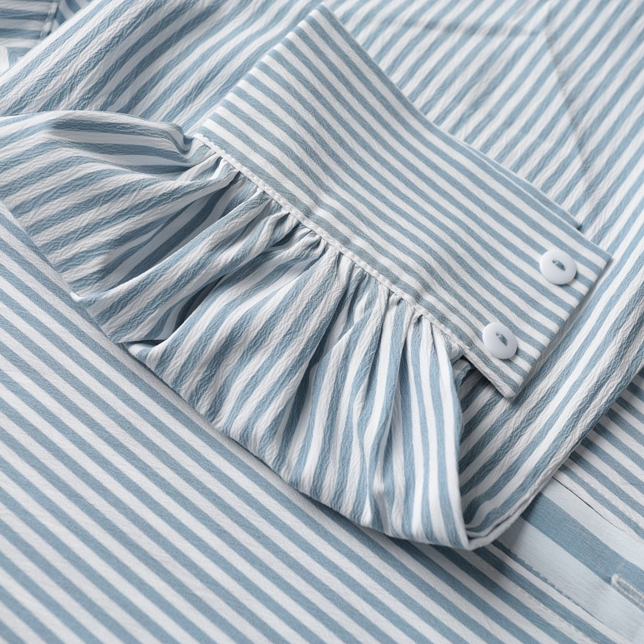 Вне конкуренции (beauty blue). Состав: 65% п/э, 30% вискоза, 5% спандекс