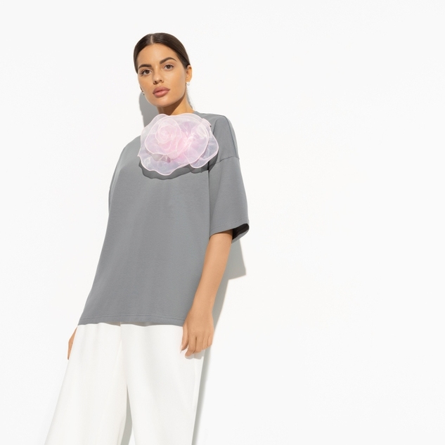 Футболка Летний каприз (с брошкой) 